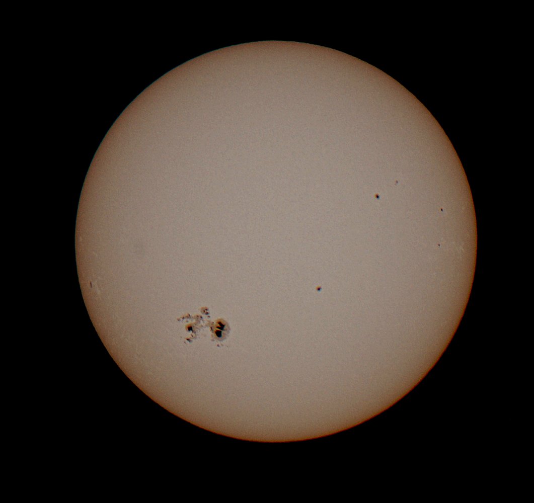Giant Sunspot Group, Oct. 25 2014
